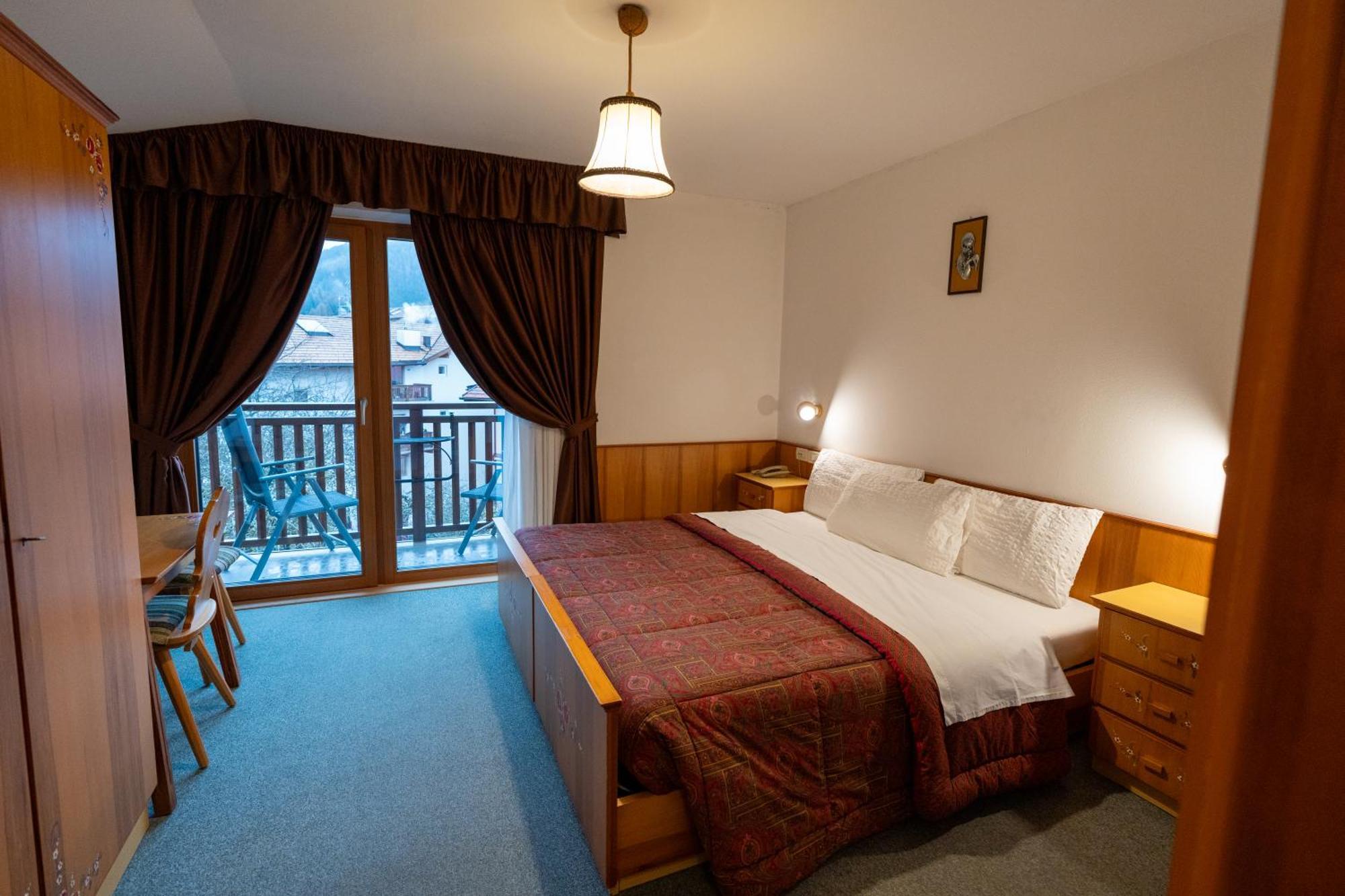 Albergo Pensione Serenetta Varena Kültér fotó
