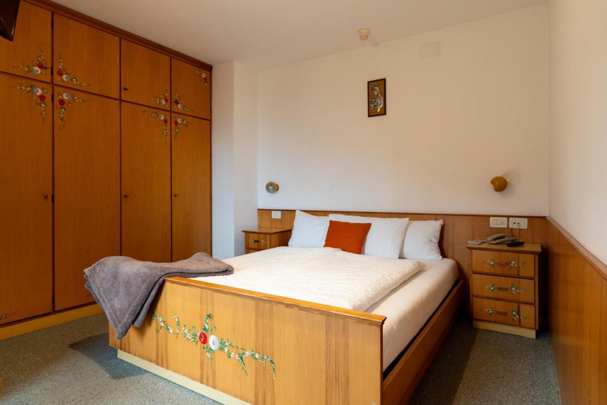 Albergo Pensione Serenetta Varena Kültér fotó